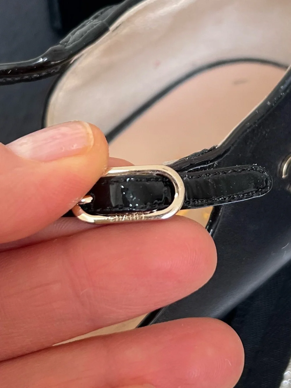 🔴NEW🔴Authentic CHANEL Black Leather T-Strap Sandals with Gold CC Logo🔴